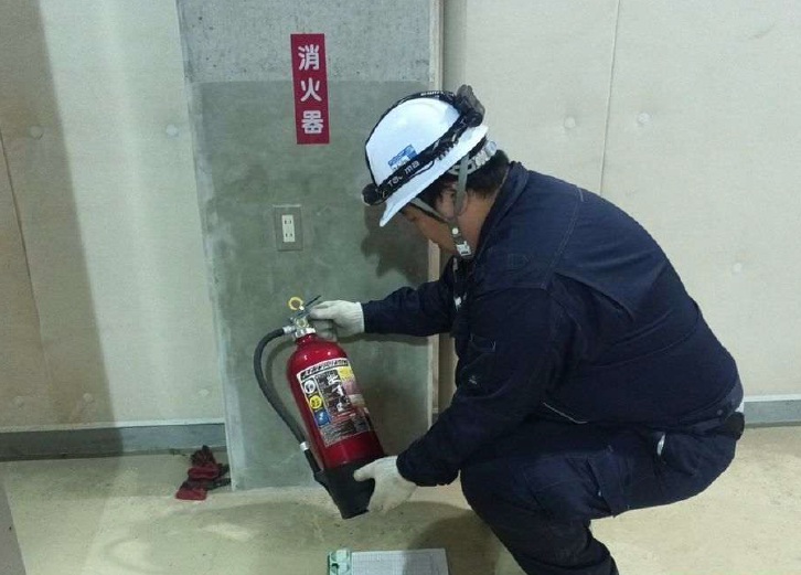 消防用設備の点検作業